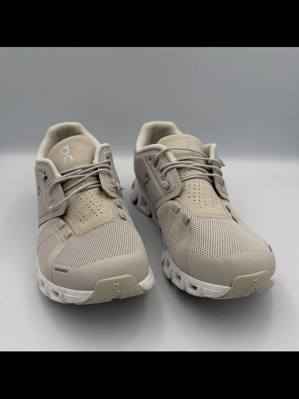 On Clouds 5 women’s size 10 Sneakers in pearl white / off white pre owned